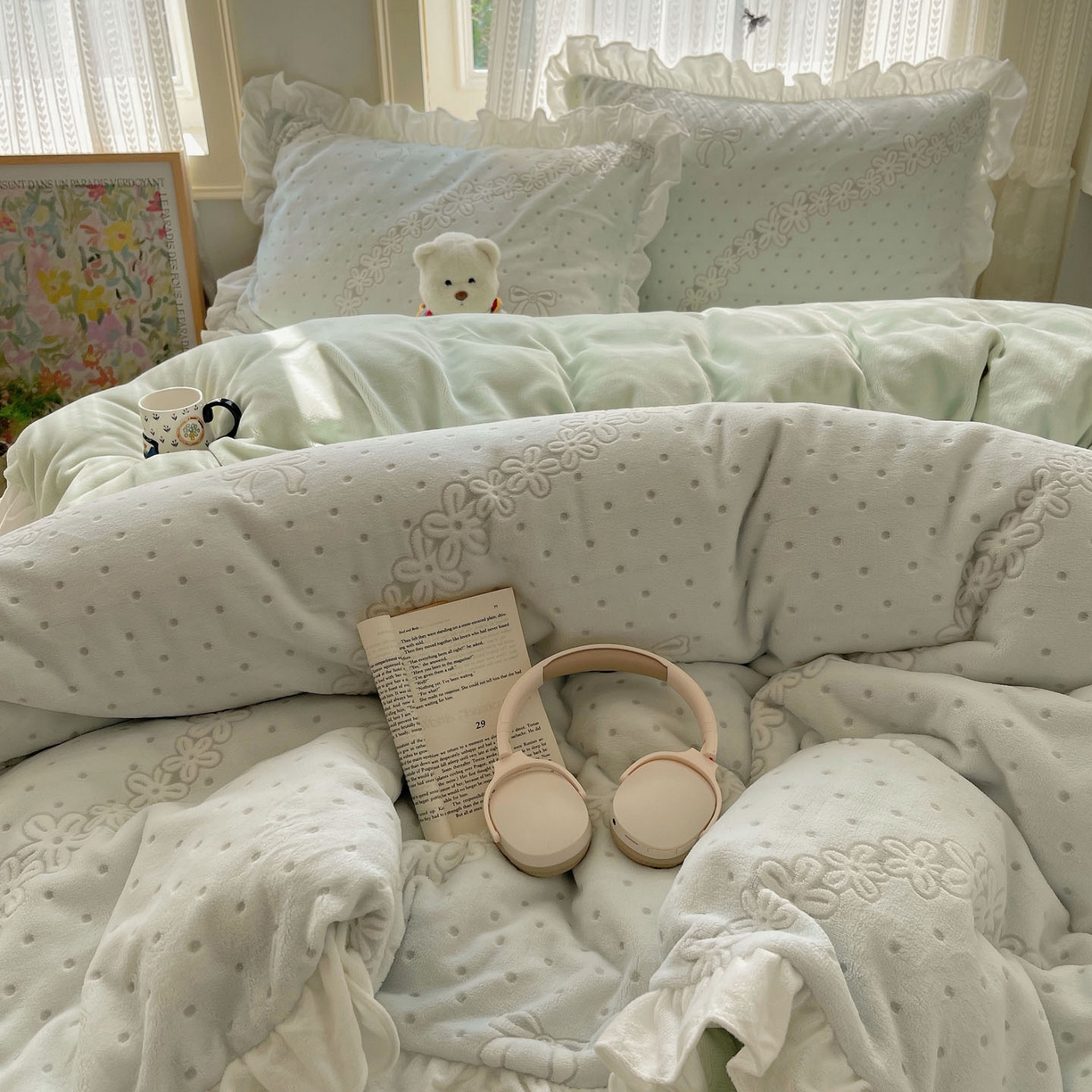 91家纺网 家纺一手货源 找家纺 三朵家纺 2025新款韩系花边雕花绒牛奶绒法莱绒四件套 海棠秘境