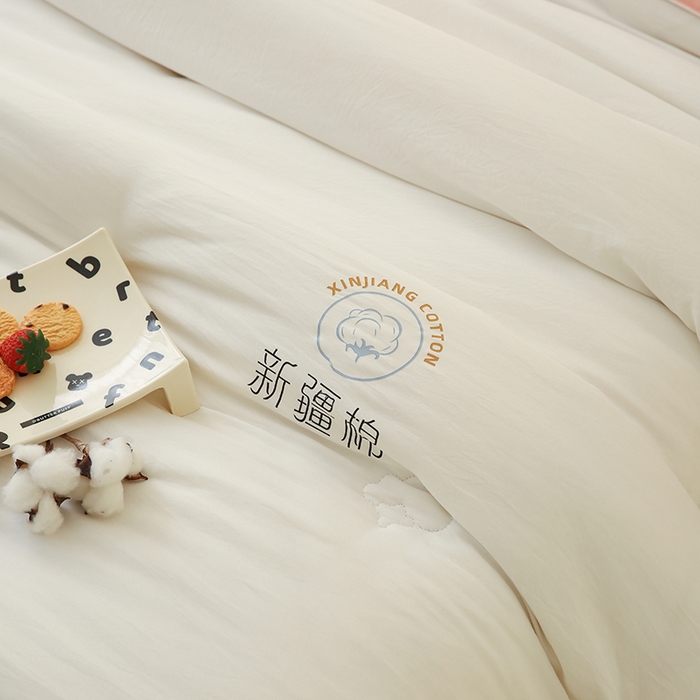 91家纺网 家纺一手货源 找家纺 爱诗诺家纺 2025新款拼色无印风新疆棉花被春秋被夏被四季被被子被芯 白+粉