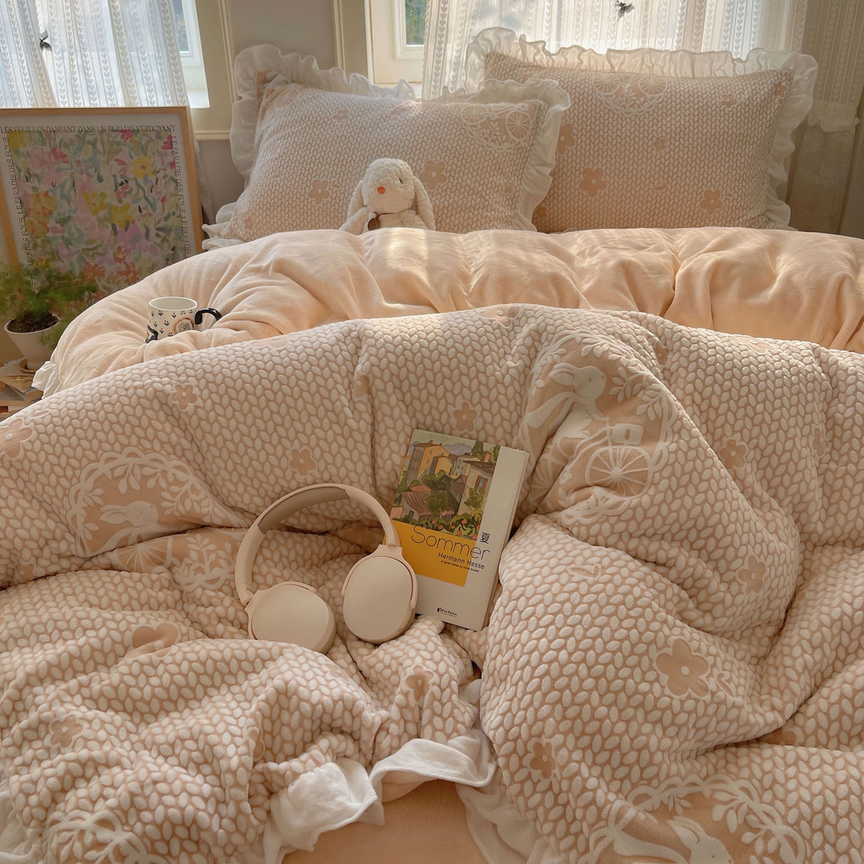 91家纺网 家纺一手货源 找家纺 三朵家纺 2025新款韩系花边雕花绒牛奶绒法莱绒四件套 精灵兔