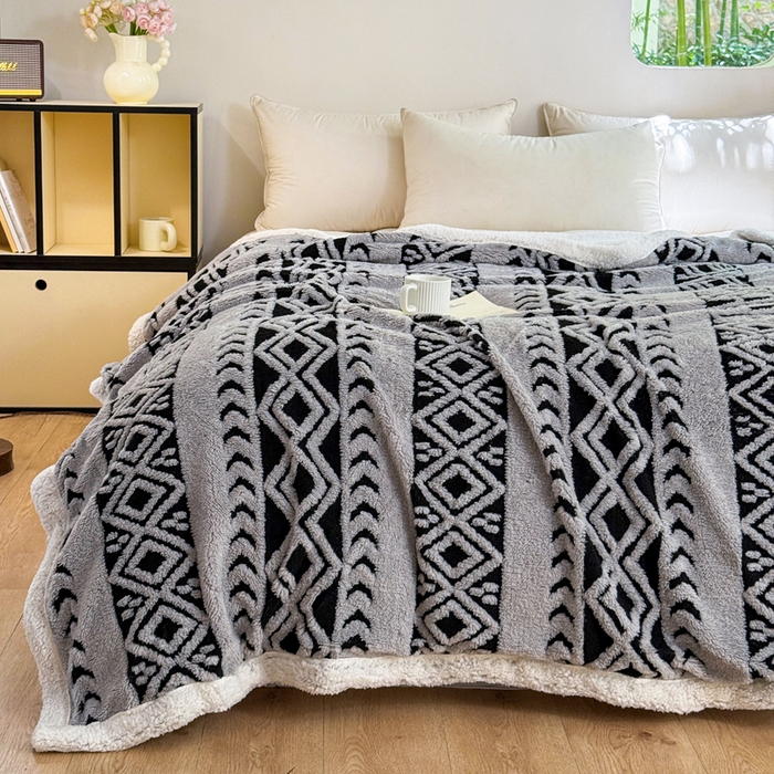 91家纺网 家纺一手货源 找家纺 卡琪曼 2025新款阳离子提花羊羔绒毛毯盖毯毯子 浅灰