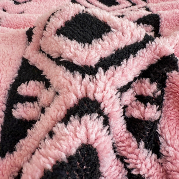 91家纺网 家纺一手货源 找家纺 卡琪曼 2025新款阳离子提花羊羔绒毛毯盖毯毯子 粉色