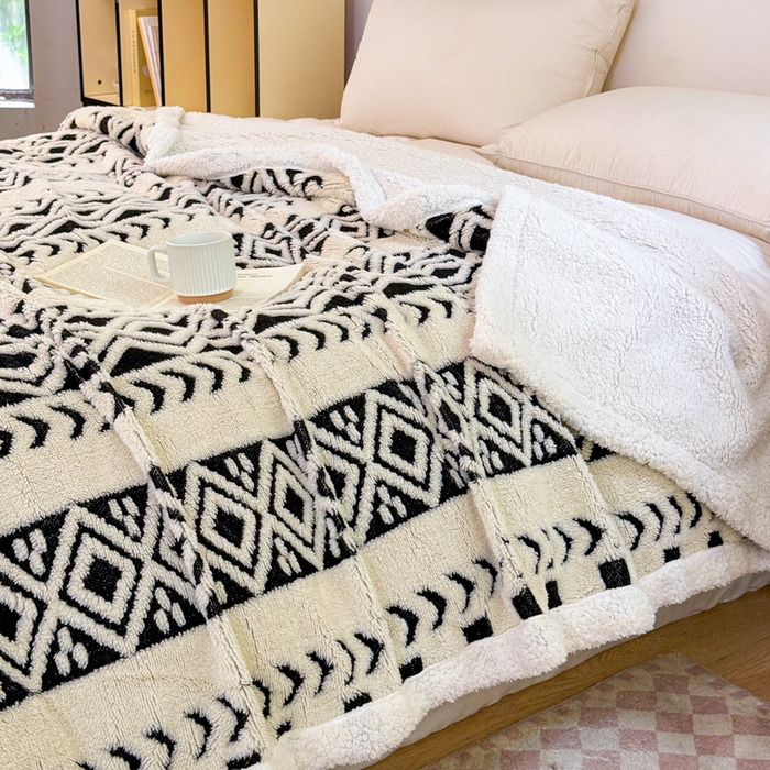 91家纺网 家纺一手货源 找家纺 卡琪曼 2025新款阳离子提花羊羔绒毛毯盖毯毯子 米白