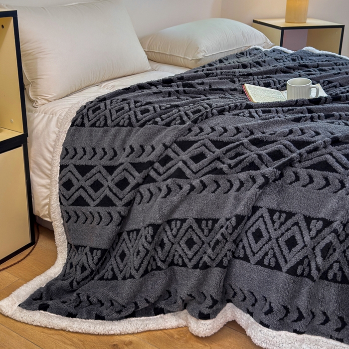 91家纺网 家纺一手货源 找家纺 卡琪曼 2025新款阳离子提花羊羔绒毛毯盖毯毯子 深灰