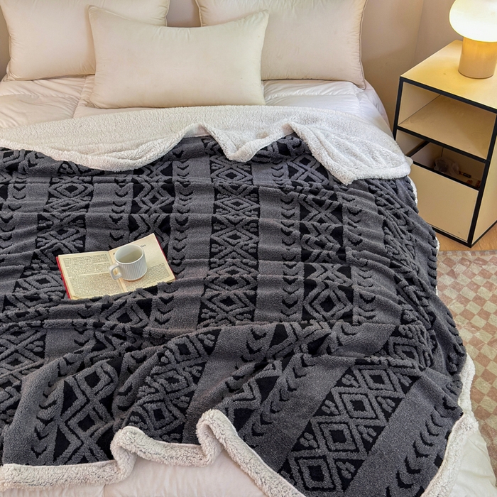 91家纺网 家纺一手货源 找家纺 卡琪曼 2025新款阳离子提花羊羔绒毛毯盖毯毯子 深灰