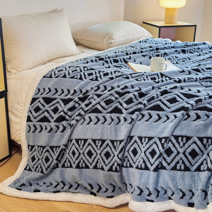 91家纺网 家纺一手货源 找家纺 卡琪曼 2025新款阳离子提花羊羔绒毛毯盖毯毯子 雾蓝