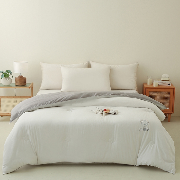 91家纺网 家纺一手货源 找家纺 爱诗诺家纺 2025新款拼色无印风新疆棉花被春秋被夏被四季被被子被芯 白+灰