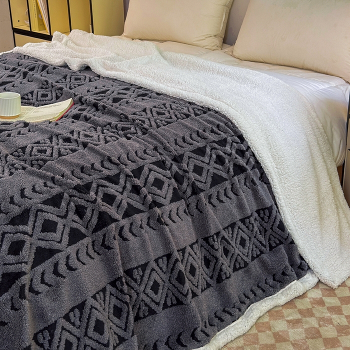 91家纺网 家纺一手货源 找家纺 卡琪曼 2025新款阳离子提花羊羔绒毛毯盖毯毯子 深灰