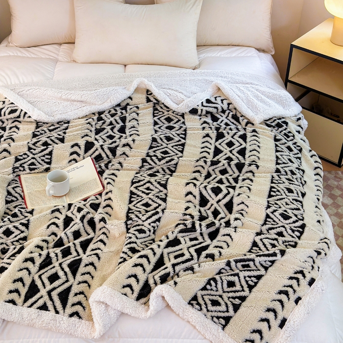 91家纺网 家纺一手货源 找家纺 卡琪曼 2025新款阳离子提花羊羔绒毛毯盖毯毯子 米白