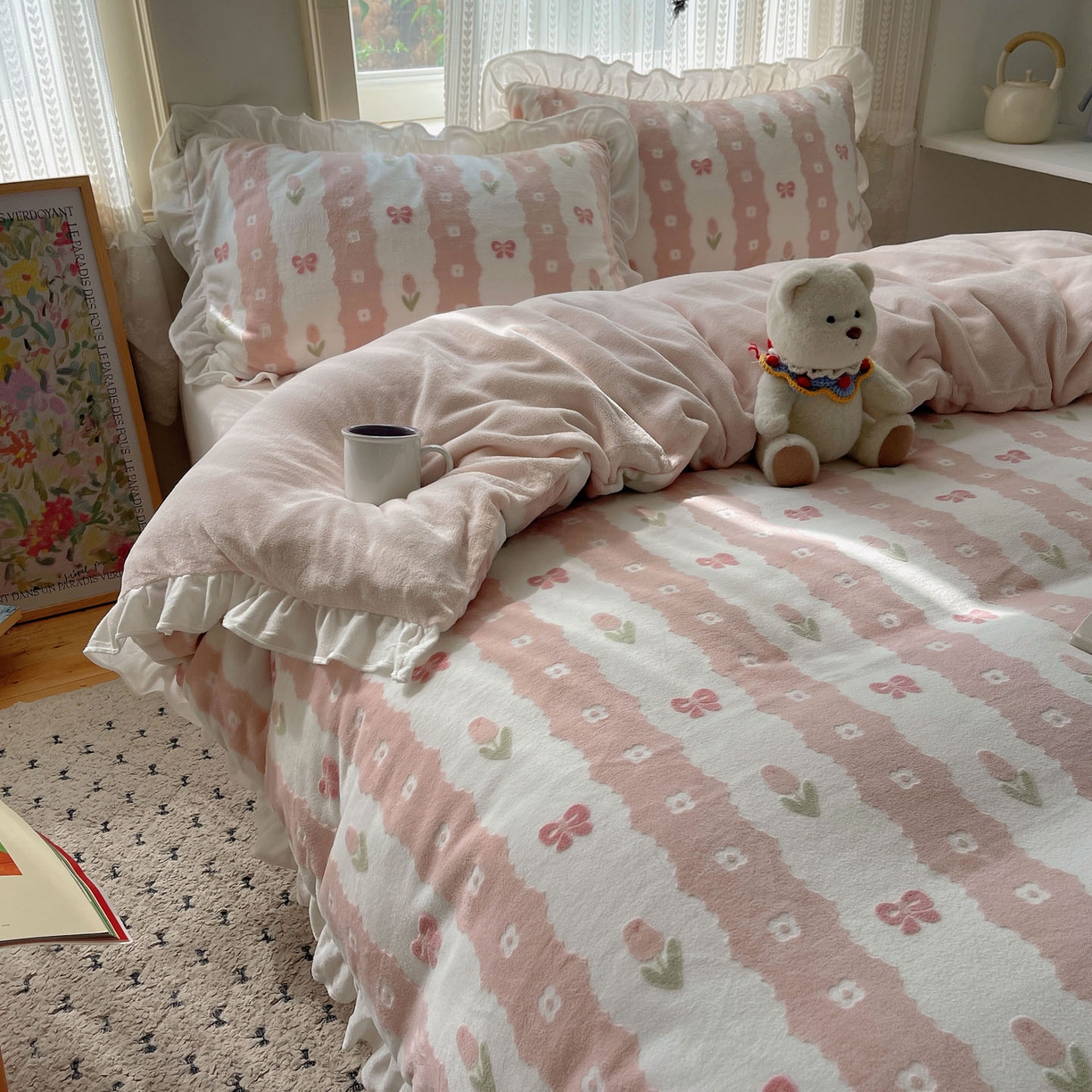 91家纺网 家纺一手货源 找家纺 三朵家纺 2025新款韩系花边雕花绒牛奶绒法莱绒四件套 恋花小经粉