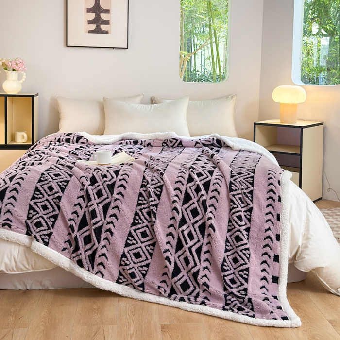 91家纺网 家纺一手货源 找家纺 卡琪曼 2025新款阳离子提花羊羔绒毛毯盖毯毯子 浅紫色
