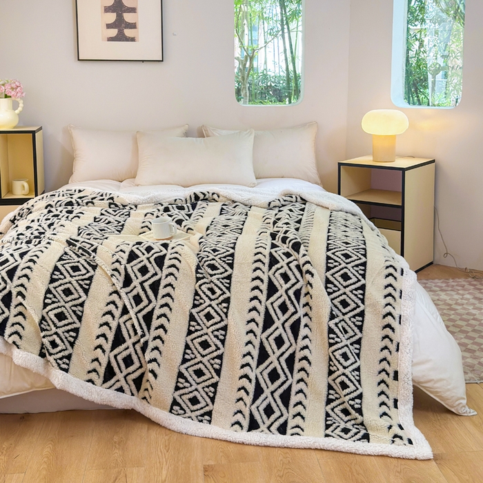 91家纺网 家纺一手货源 找家纺 卡琪曼 2025新款阳离子提花羊羔绒毛毯盖毯毯子 米白