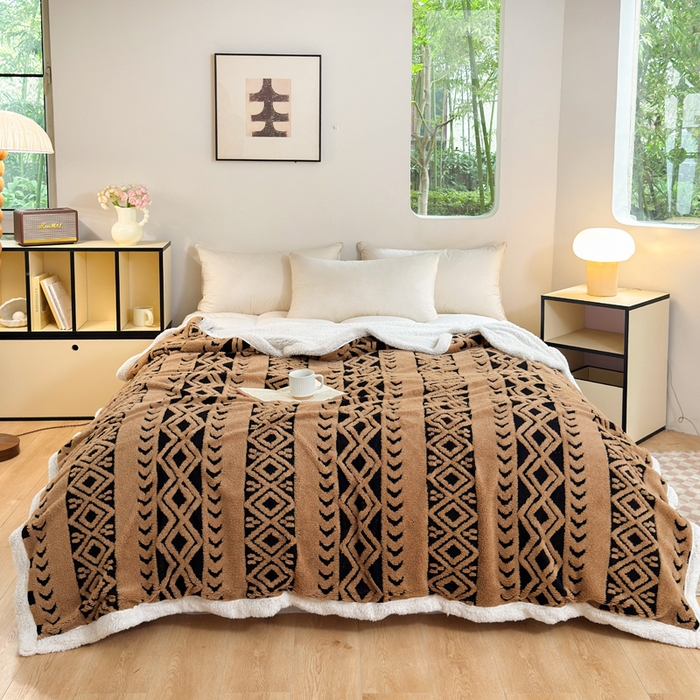 91家纺网 家纺一手货源 找家纺 卡琪曼 2025新款阳离子提花羊羔绒毛毯盖毯毯子 驼色