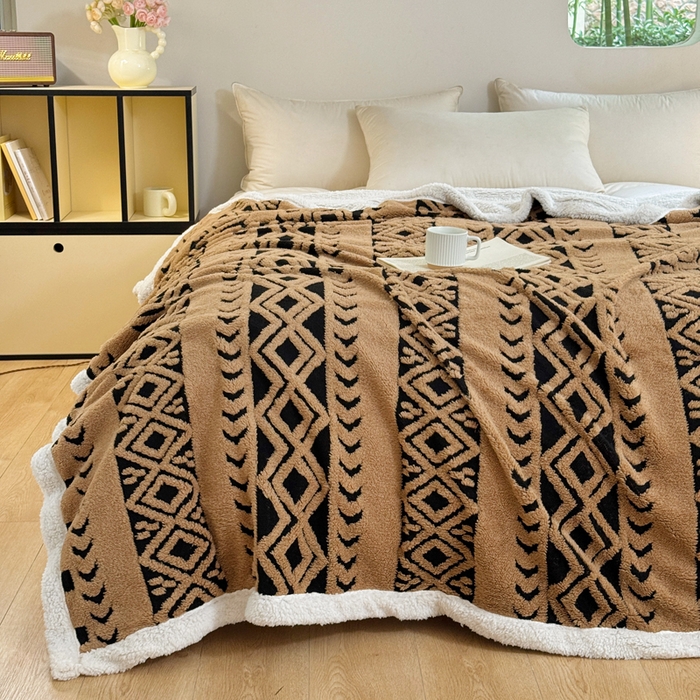 91家纺网 家纺一手货源 找家纺 卡琪曼 2025新款阳离子提花羊羔绒毛毯盖毯毯子 驼色