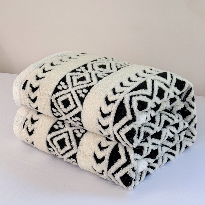 91家纺网 家纺一手货源 找家纺 卡琪曼 2025新款阳离子提花羊羔绒毛毯盖毯毯子 米白