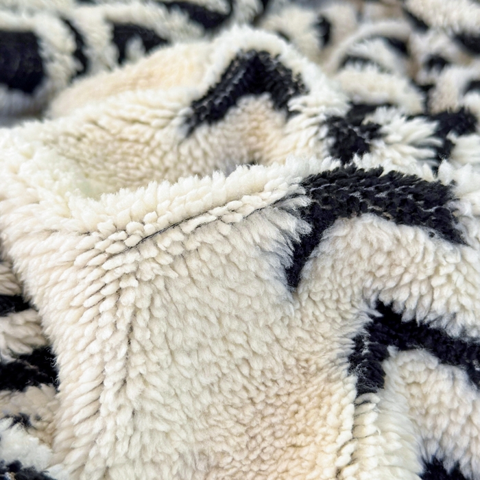 91家纺网 家纺一手货源 找家纺 卡琪曼 2025新款阳离子提花羊羔绒毛毯盖毯毯子 米白