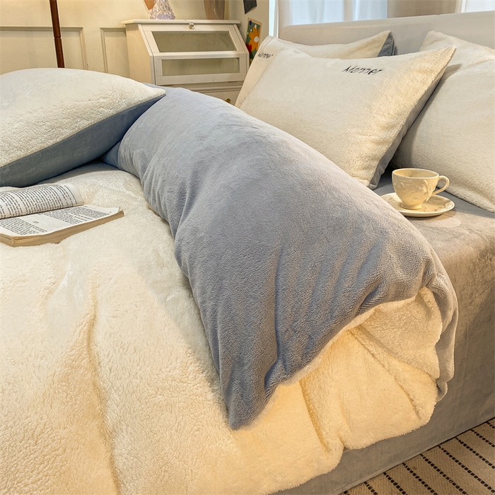 91家纺网 家纺一手货源 找家纺 梦幻之城 2025新款牛奶绒刺绣四件套-凯勒系列A款 凯勒-奶芋色+星辰灰