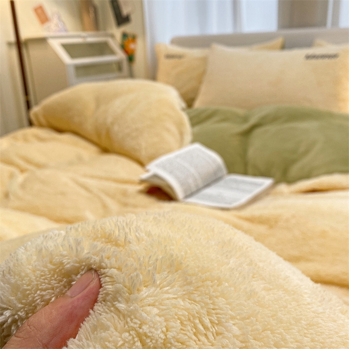 91家纺网 家纺一手货源 找家纺 梦幻之城 2025新款牛奶绒刺绣四件套-凯勒系列A款 凯勒-暖黄+苹果绿