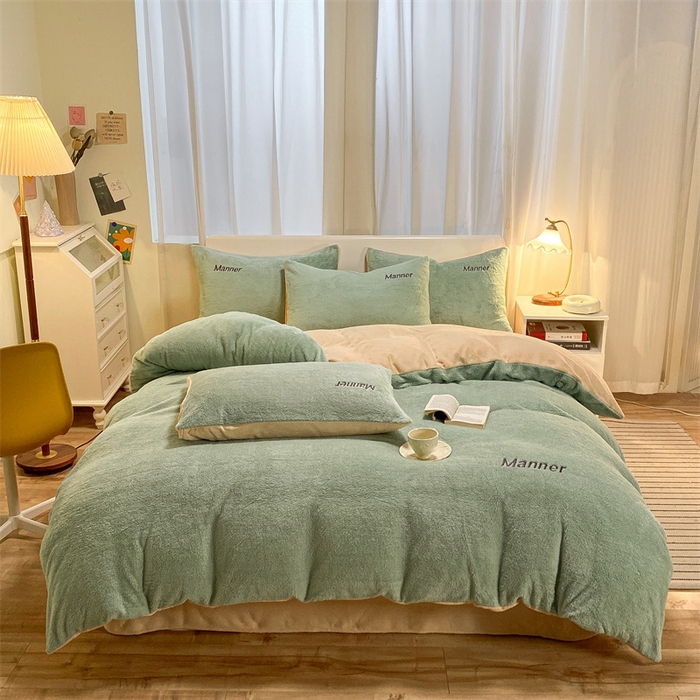 91家纺网 家纺一手货源 找家纺 梦幻之城 2025新款牛奶绒刺绣四件套-凯勒系列A款 凯勒-清澈蓝+香槟色