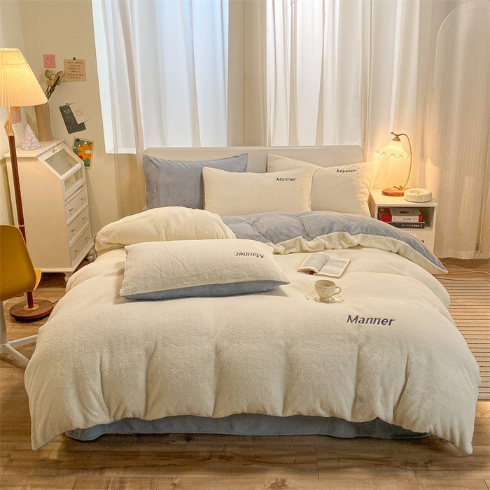 91家纺网 家纺一手货源 找家纺 梦幻之城 2025新款牛奶绒刺绣四件套-凯勒系列A款 凯勒-奶芋色+星辰灰