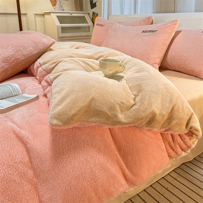 91家纺网 家纺一手货源 找家纺 梦幻之城 2025新款牛奶绒刺绣四件套-凯勒系列A款 凯勒-暖心粉+香槟色