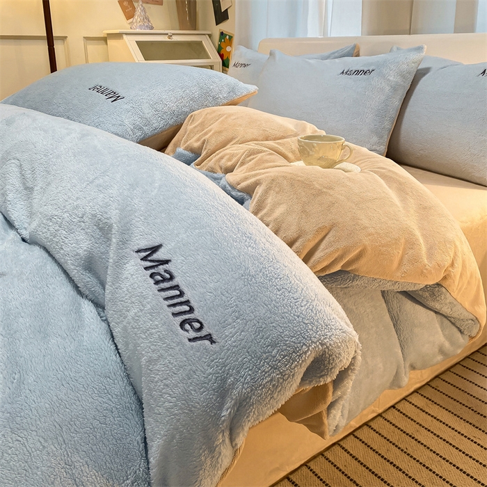 91家纺网 家纺一手货源 找家纺 梦幻之城 2025新款牛奶绒刺绣四件套-凯勒系列A款 凯勒-尼罗兰+香槟色