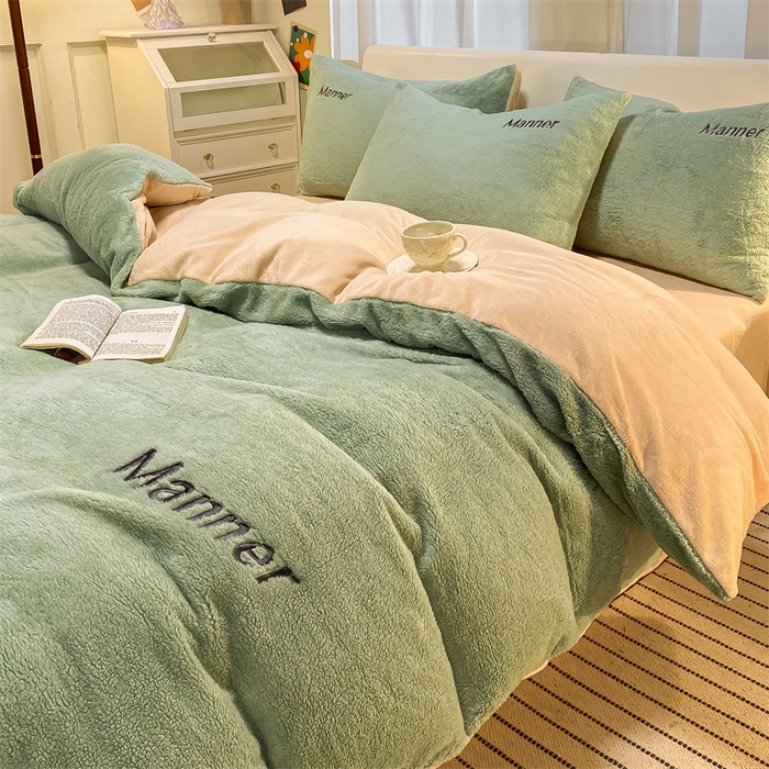 91家纺网 家纺一手货源 找家纺 梦幻之城 2025新款牛奶绒刺绣四件套-凯勒系列A款 凯勒-清澈蓝+香槟色