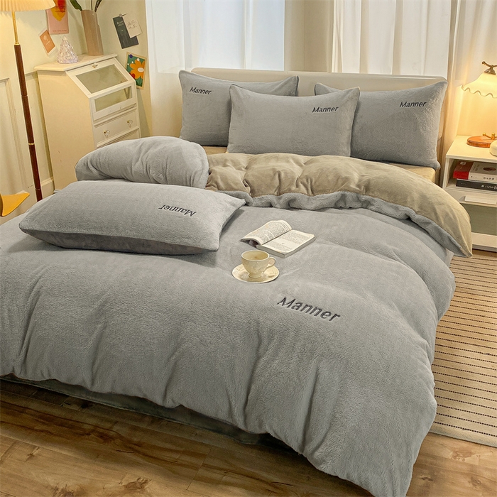 91家纺网 家纺一手货源 找家纺 梦幻之城 2025新款牛奶绒刺绣四件套-凯勒系列A款 凯勒-经典灰+香草灰