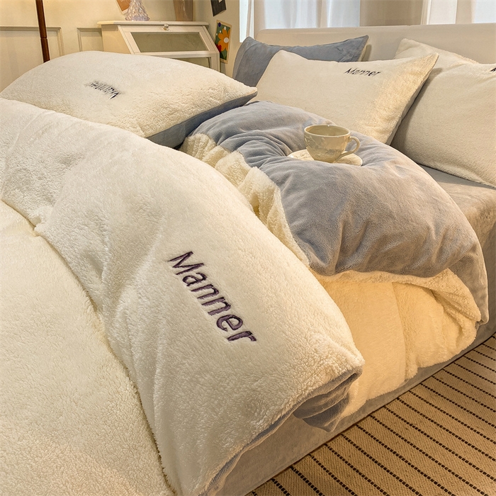 91家纺网 家纺一手货源 找家纺 梦幻之城 2025新款牛奶绒刺绣四件套-凯勒系列A款 凯勒-奶芋色+星辰灰