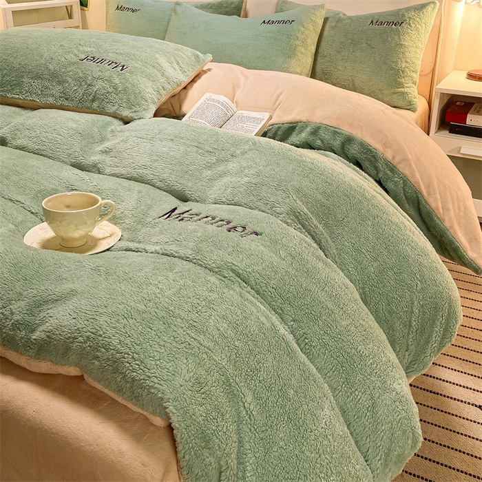 91家纺网 家纺一手货源 找家纺 梦幻之城 2025新款牛奶绒刺绣四件套-凯勒系列A款 凯勒-清澈蓝+香槟色