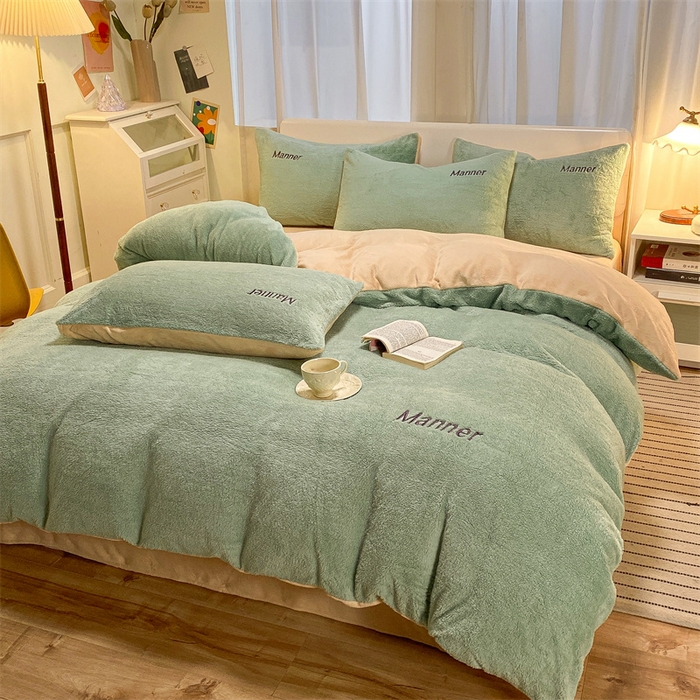 91家纺网 家纺一手货源 找家纺 梦幻之城 2025新款牛奶绒刺绣四件套-凯勒系列A款 凯勒-清澈蓝+香槟色