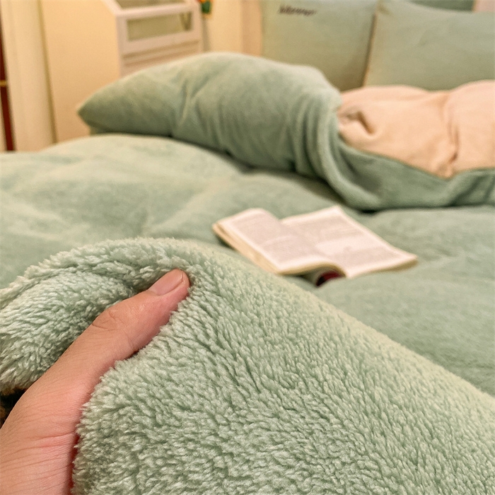 91家纺网 家纺一手货源 找家纺 梦幻之城 2025新款牛奶绒刺绣四件套-凯勒系列A款 凯勒-清澈蓝+香槟色