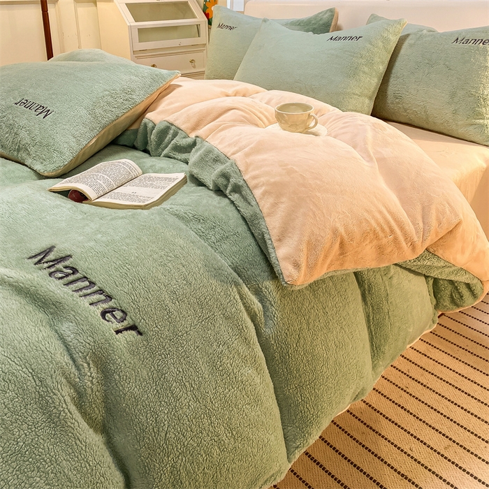 91家纺网 家纺一手货源 找家纺 梦幻之城 2025新款牛奶绒刺绣四件套-凯勒系列A款 凯勒-清澈蓝+香槟色