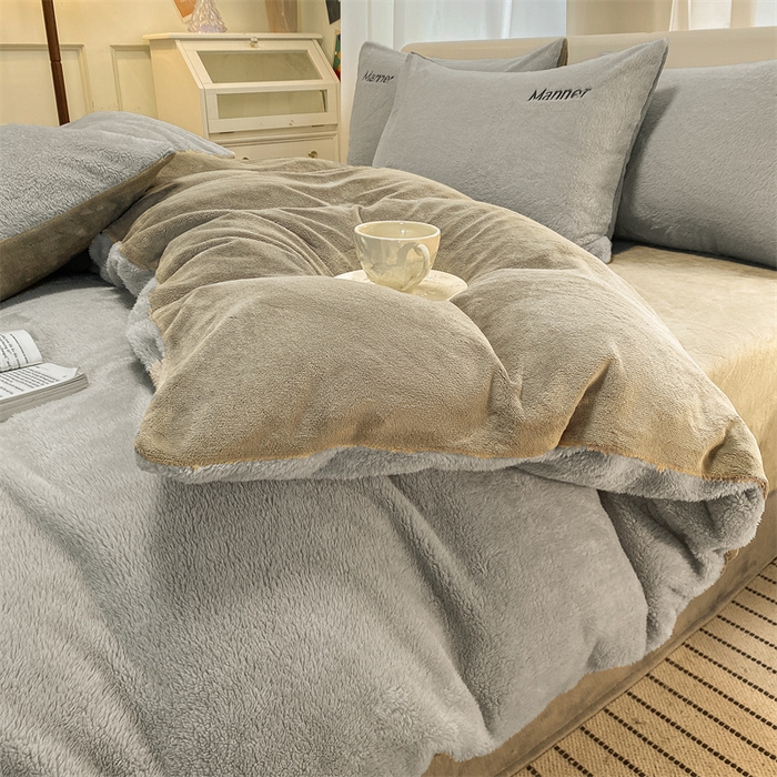 91家纺网 家纺一手货源 找家纺 梦幻之城 2025新款牛奶绒刺绣四件套-凯勒系列A款 凯勒-经典灰+香草灰