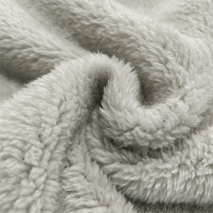 91家纺网 家纺一手货源 找家纺 梦幻之城 2025新款牛奶绒刺绣四件套-凯勒系列A款 凯勒-经典灰+香草灰