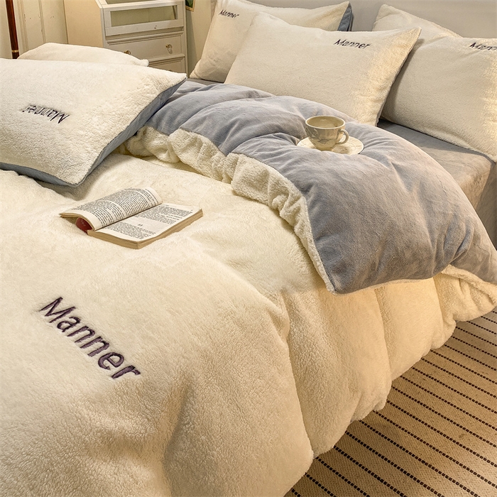 91家纺网 家纺一手货源 找家纺 梦幻之城 2025新款牛奶绒刺绣四件套-凯勒系列A款 凯勒-奶芋色+星辰灰