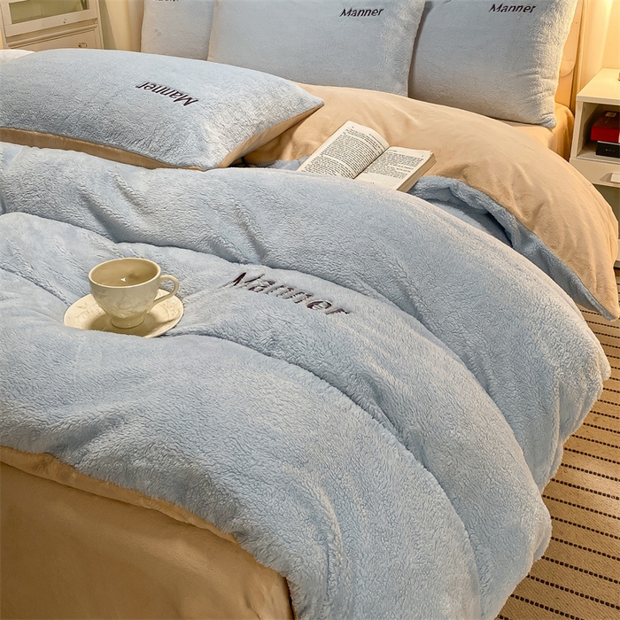 91家纺网 家纺一手货源 找家纺 梦幻之城 2025新款牛奶绒刺绣四件套-凯勒系列A款 凯勒-尼罗兰+香槟色