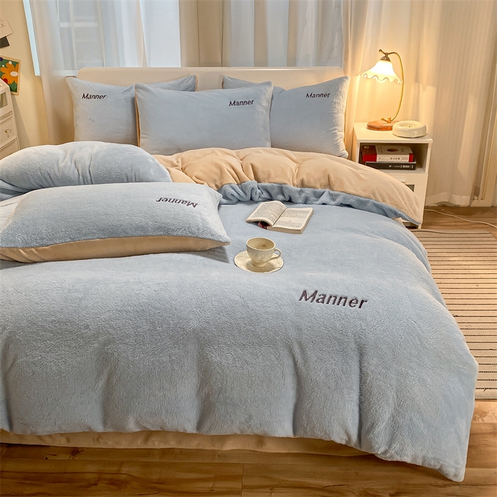 91家纺网 家纺一手货源 找家纺 梦幻之城 2025新款牛奶绒刺绣四件套-凯勒系列A款 凯勒-尼罗兰+香槟色