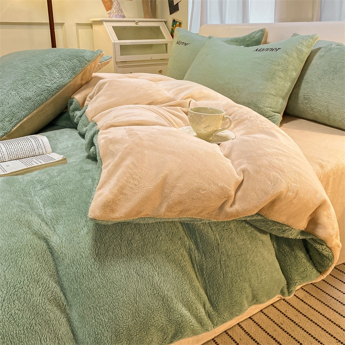 91家纺网 家纺一手货源 找家纺 梦幻之城 2025新款牛奶绒刺绣四件套-凯勒系列A款 凯勒-清澈蓝+香槟色