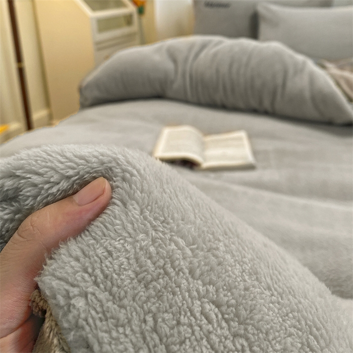 91家纺网 家纺一手货源 找家纺 梦幻之城 2025新款牛奶绒刺绣四件套-凯勒系列A款 凯勒-经典灰+香草灰