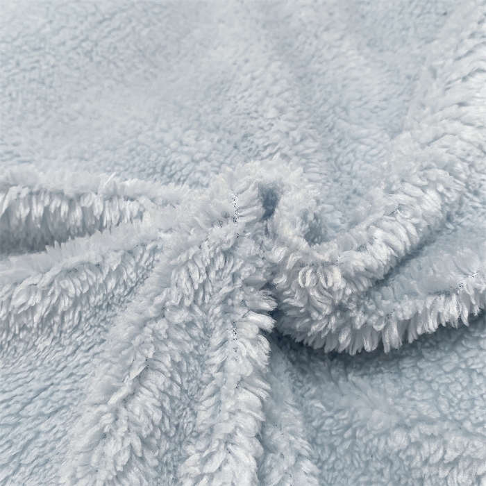 91家纺网 家纺一手货源 找家纺 梦幻之城 2025新款牛奶绒刺绣四件套-凯勒系列A款 凯勒-尼罗兰+香槟色