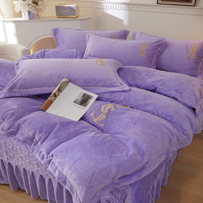 91家纺网 家纺一手货源 找家纺 （总）程百万家纺 2025新款素色婴儿绒四件套蕾丝床盖款牛奶绒四件套