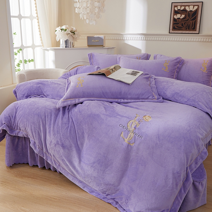 91家纺网 家纺一手货源 找家纺 （总）程百万家纺 2025新款素色婴儿绒四件套蕾丝床盖款牛奶绒四件套