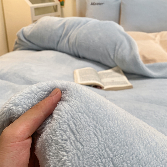 91家纺网 家纺一手货源 找家纺 梦幻之城 2025新款牛奶绒刺绣四件套-凯勒系列A款 凯勒-尼罗兰+香槟色