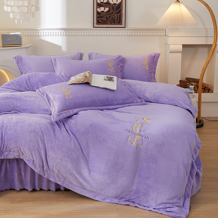 91家纺网 家纺一手货源 找家纺 （总）程百万家纺 2025新款素色婴儿绒四件套蕾丝床盖款牛奶绒四件套