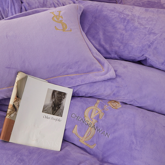 91家纺网 家纺一手货源 找家纺 （总）程百万家纺 2025新款素色婴儿绒四件套蕾丝床盖款牛奶绒四件套