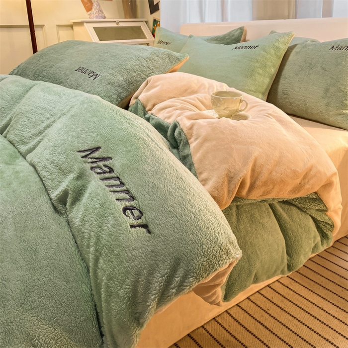 91家纺网 家纺一手货源 找家纺 梦幻之城 2025新款牛奶绒刺绣四件套-凯勒系列A款 凯勒-清澈蓝+香槟色