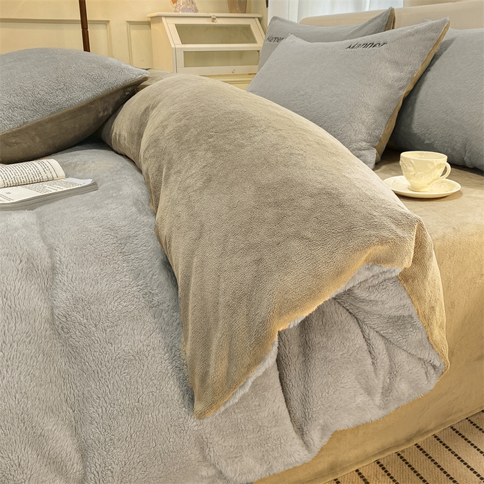 91家纺网 家纺一手货源 找家纺 梦幻之城 2025新款牛奶绒刺绣四件套-凯勒系列A款 凯勒-经典灰+香草灰