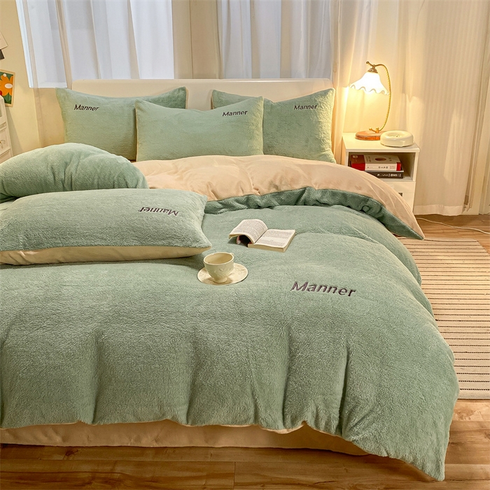 91家纺网 家纺一手货源 找家纺 梦幻之城 2025新款牛奶绒刺绣四件套-凯勒系列A款 凯勒-清澈蓝+香槟色