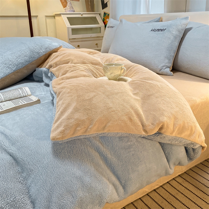 91家纺网 家纺一手货源 找家纺 梦幻之城 2025新款牛奶绒刺绣四件套-凯勒系列A款 凯勒-尼罗兰+香槟色