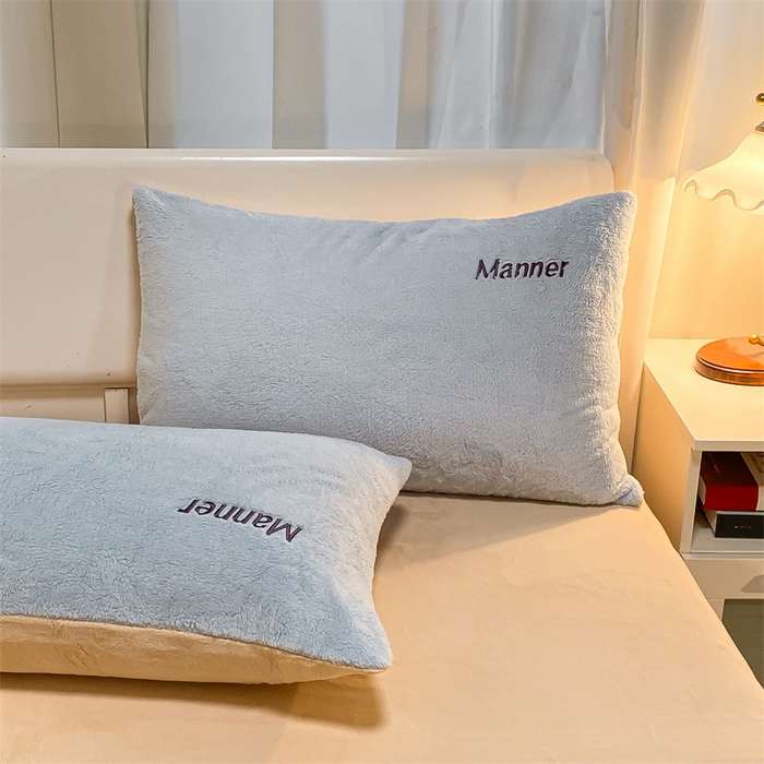 91家纺网 家纺一手货源 找家纺 梦幻之城 2025新款牛奶绒刺绣四件套-凯勒系列A款 凯勒-尼罗兰+香槟色